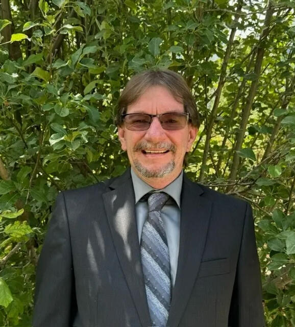 Rodney Babcock, MS, LAC, LPC Image of male therapist