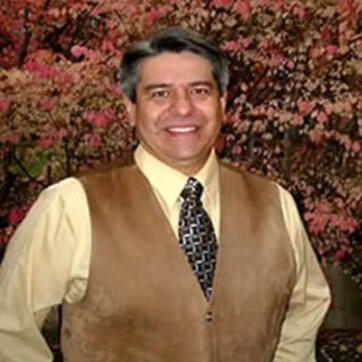 Alejandro Perez, BA, CAS Image of male therapist